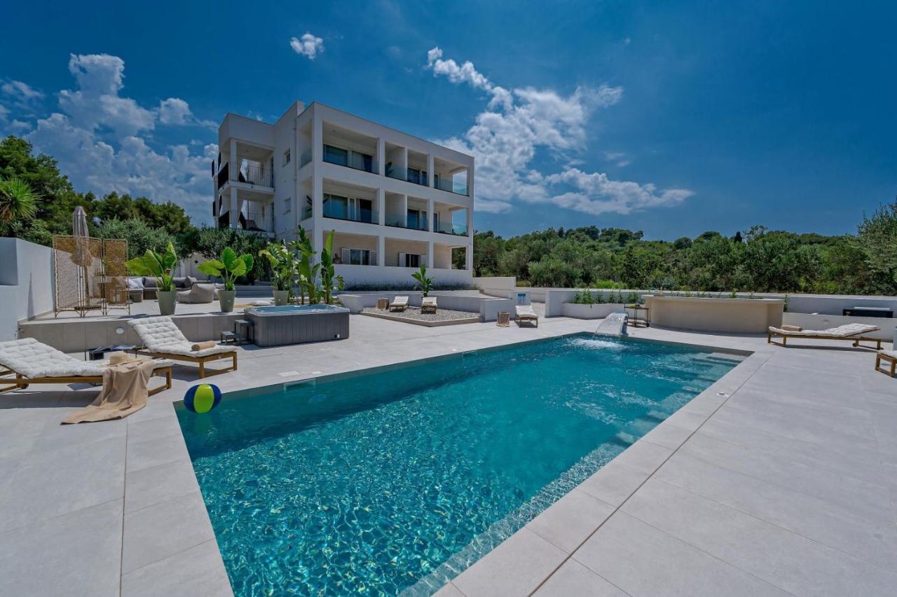 Luxury Villa Del Sogno With Pool, Jacuzzi, Parking Okrug Gornji Exteriör bild