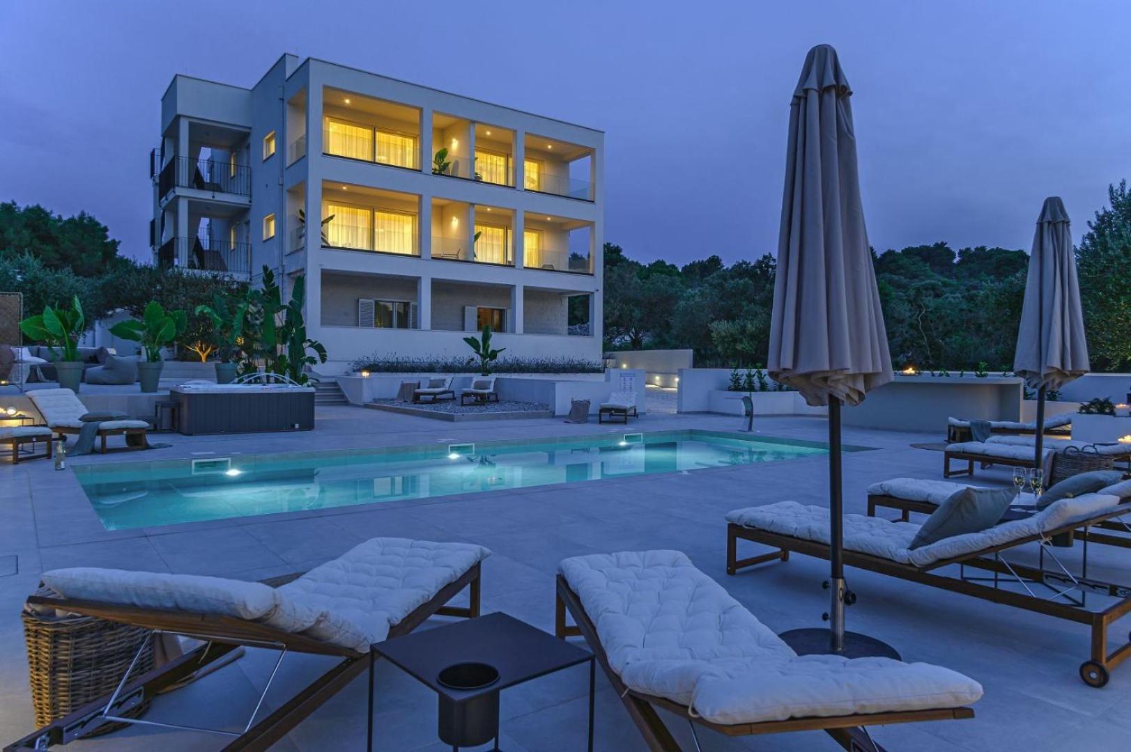 Luxury Villa Del Sogno With Pool, Jacuzzi, Parking Okrug Gornji Exteriör bild