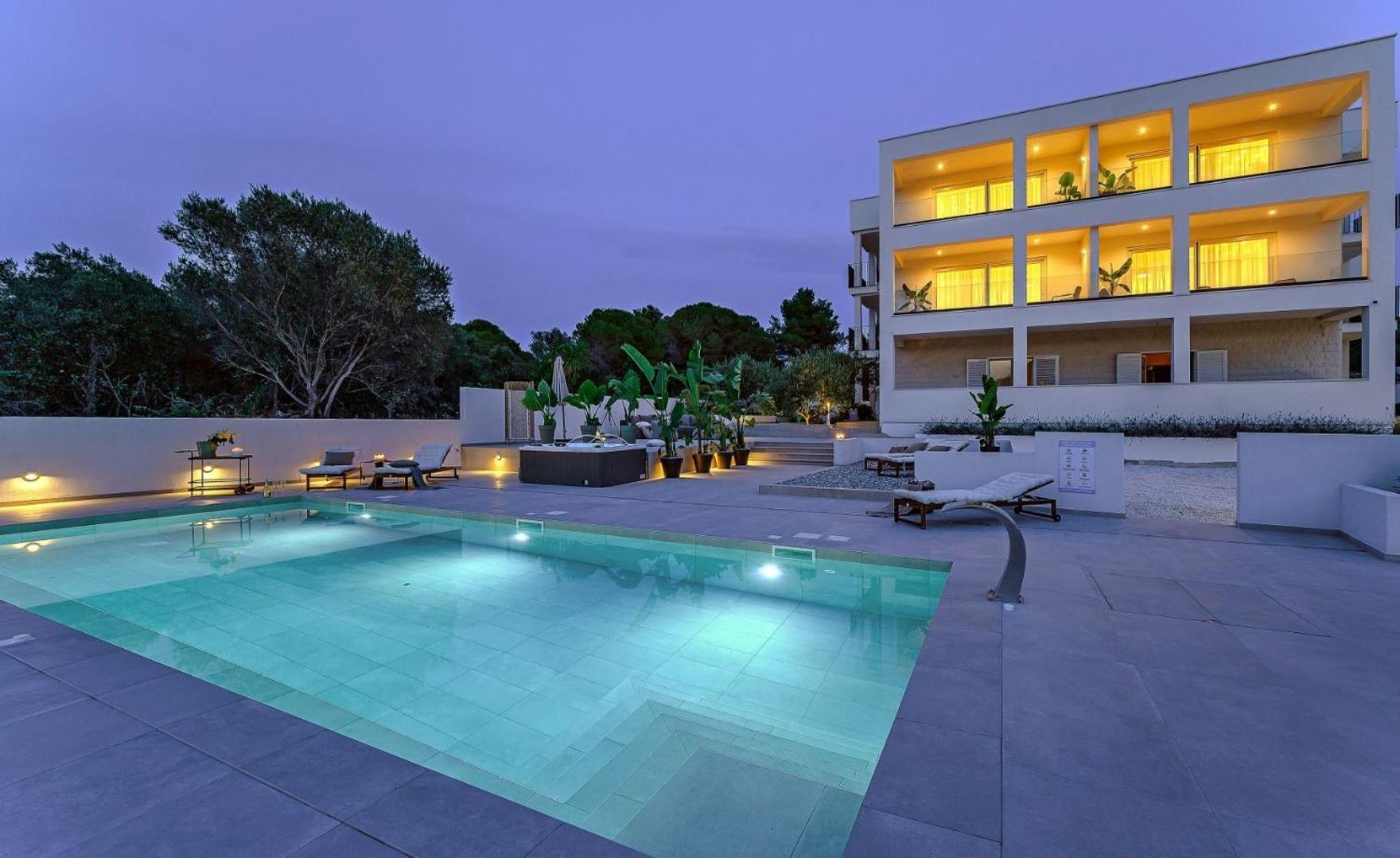 Luxury Villa Del Sogno With Pool, Jacuzzi, Parking Okrug Gornji Exteriör bild