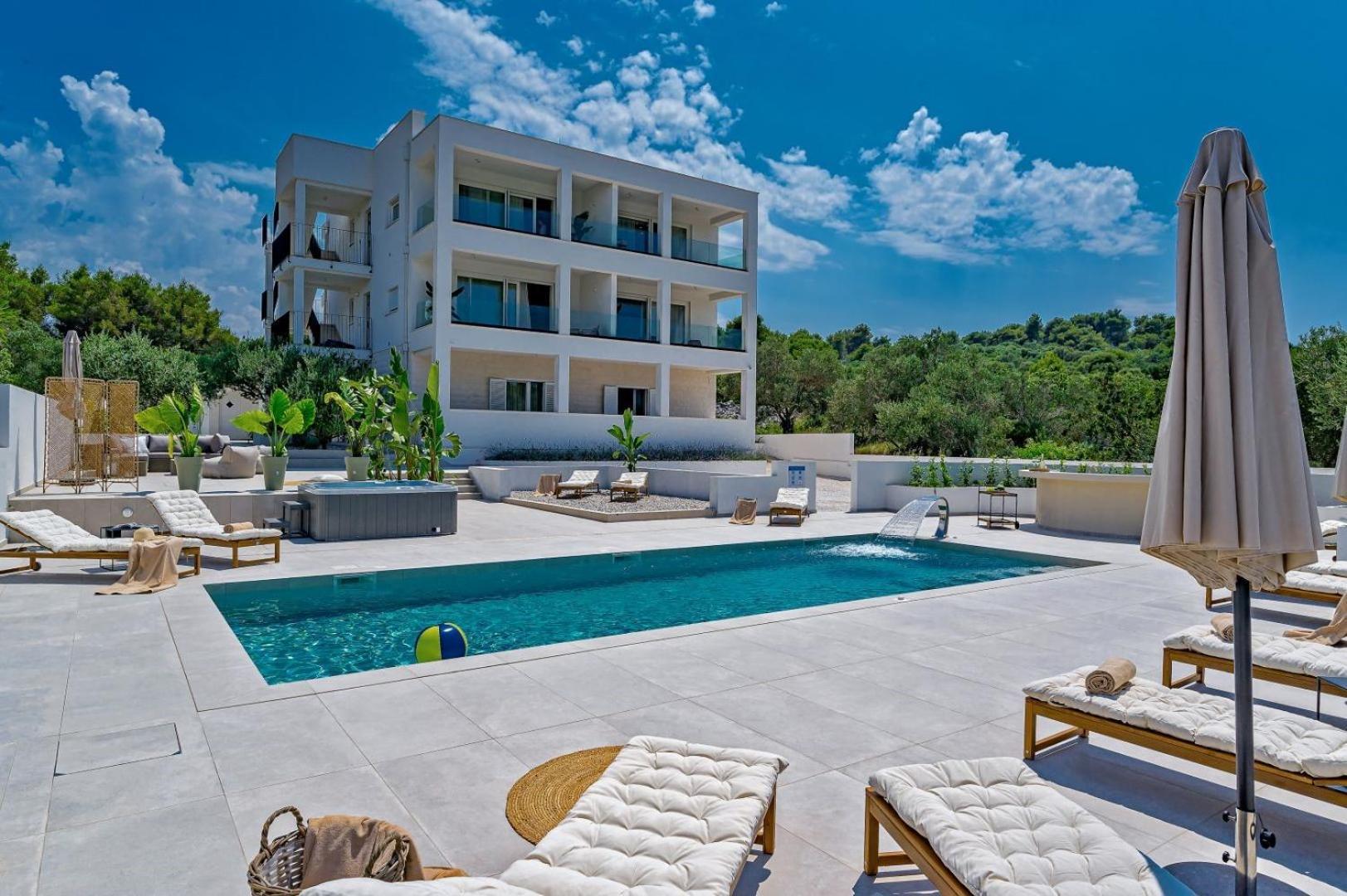 Luxury Villa Del Sogno With Pool, Jacuzzi, Parking Okrug Gornji Exteriör bild