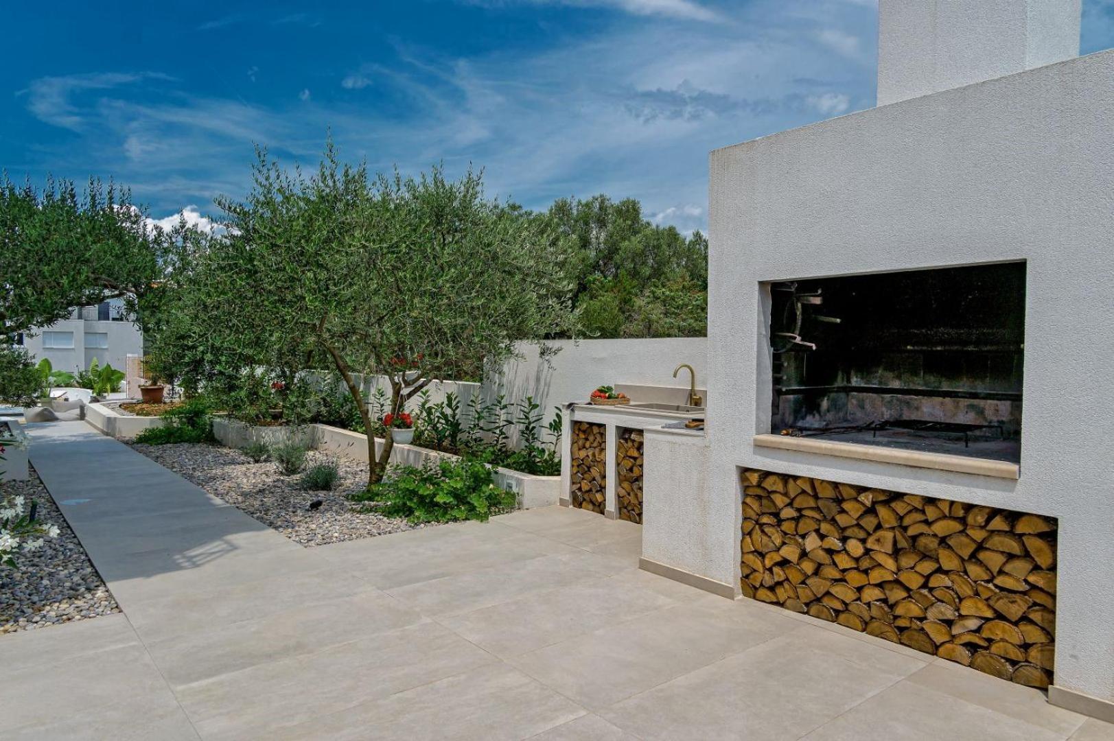 Luxury Villa Del Sogno With Pool, Jacuzzi, Parking Okrug Gornji Exteriör bild
